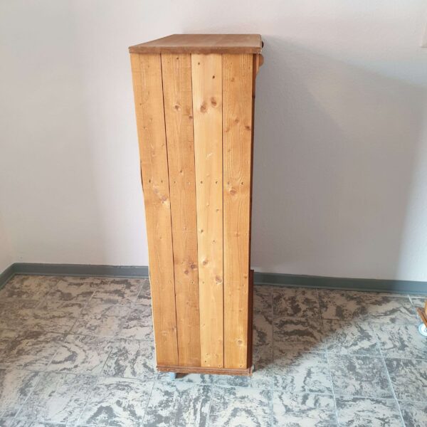 Massivholzschrank mit Einlegeböden Holzschrank eiche hell Regalschrank rustikal Schrank auf Rollen Handarbeit Schrank Nr.1 – Bild 2